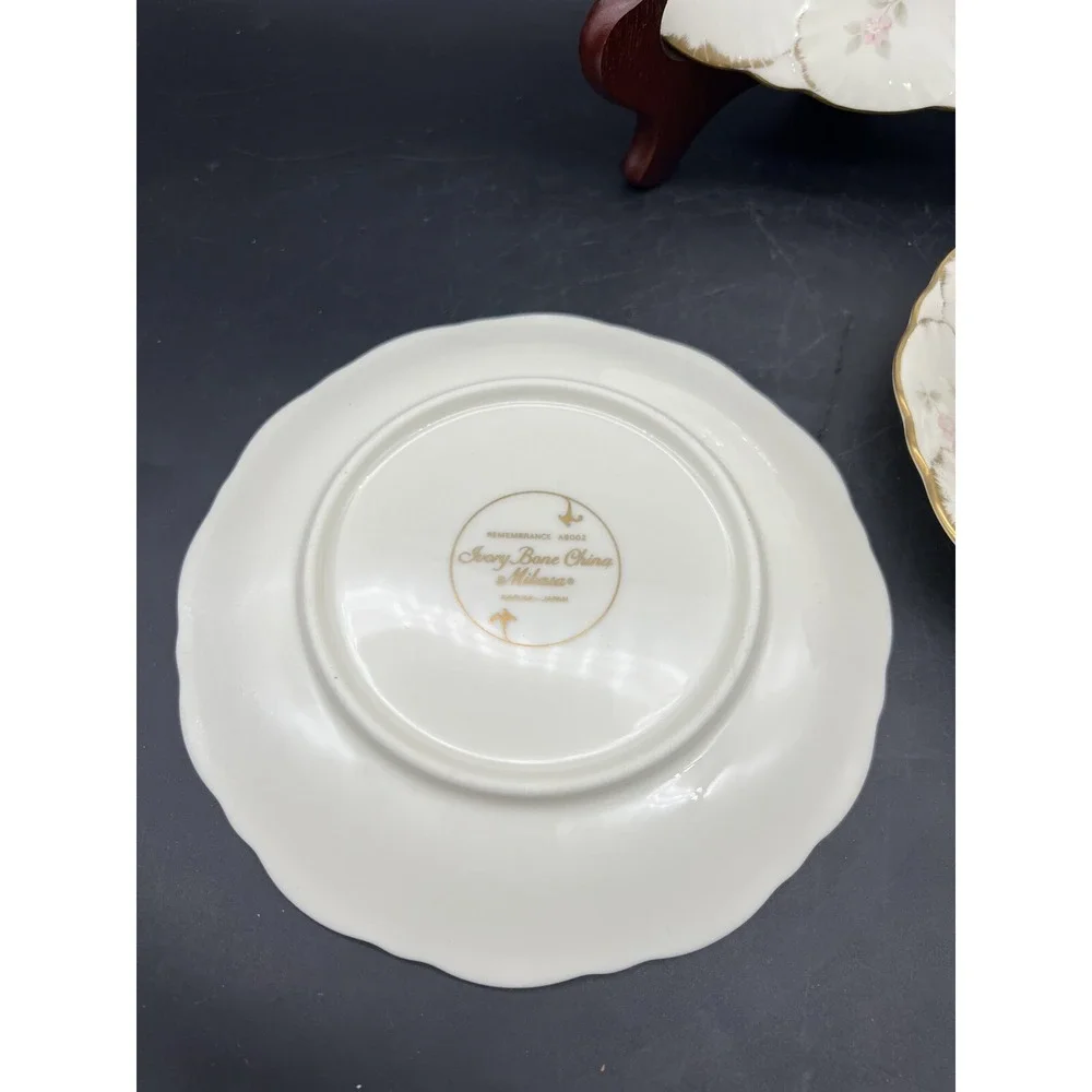Vintage Mikasa Bone China REMEMBRANCE 4 Pieces Setting